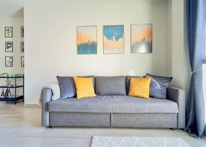 Charming And Bright Flat In The Heart Of