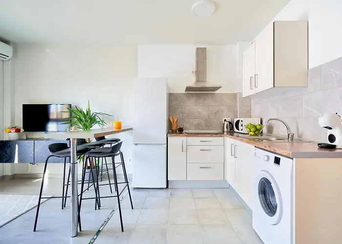 Charming And Bright Flat In The Heart Of *